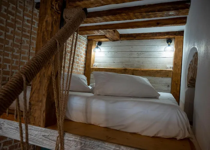 Boutique 11 Postavarului By Kronstay Готель *